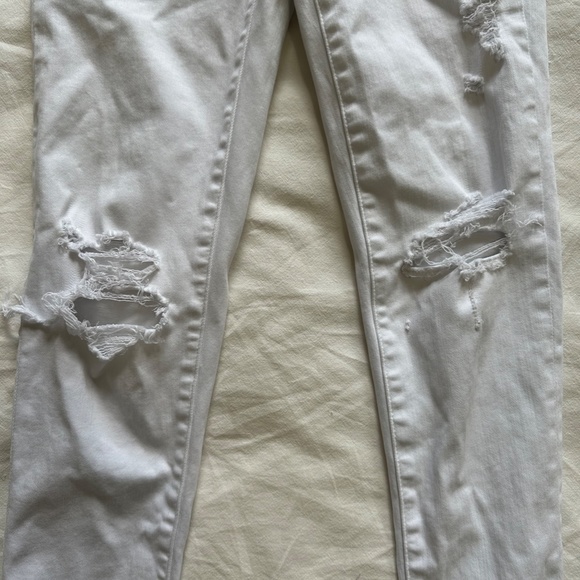 American Eagle White High Waisted Distressed Stretch Jeans Size 2 - Picture 2 of 5